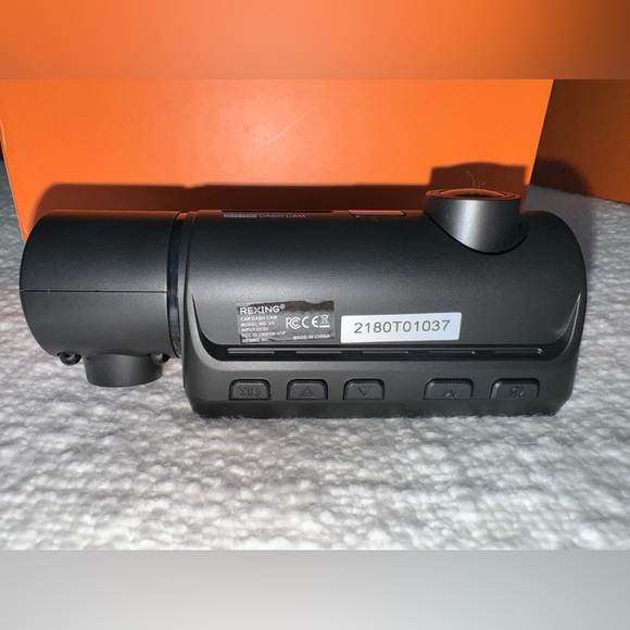 Rexing | V3 Plus Front and Cabin Dash Cam with Built-in GPS Wi-Fi - Picture 7 of 13